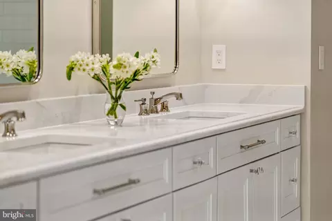 Bath - 12076 Kinsley Pl, Reston, VA 20190 photo 2 of 5