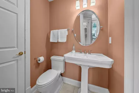 Bath - 12076 Kinsley Pl, Reston, VA 20190 photo 5 of 5