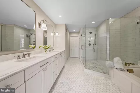 Bath - 12076 Kinsley Pl, Reston, VA 20190 photo 1 of 5