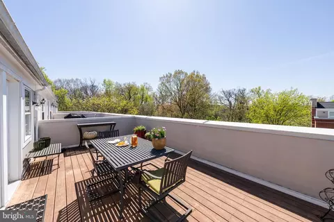 Exterior - 12076 Kinsley Pl, Reston, VA 20190 photo 2 of 8