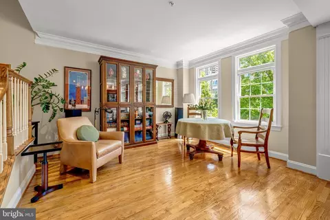 Living - 12076 Kinsley Pl, Reston, VA 20190 photo 4 of 5