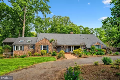 11416 Vale Rd, Oakton, VA 22124