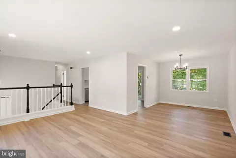 Living - 8803 Hayload Ct, Springfield, VA 22153 photo 4 of 12