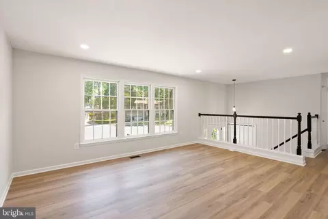 Living - 8803 Hayload Ct, Springfield, VA 22153 photo 6 of 12