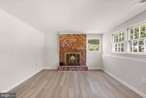 Living - 8803 Hayload Ct, Springfield, VA 22153 photo 9 of 12