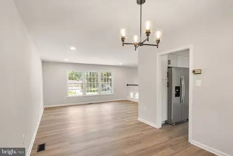 Living - 8803 Hayload Ct, Springfield, VA 22153 photo 7 of 12
