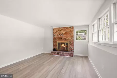 Living - 8803 Hayload Ct, Springfield, VA 22153 photo 10 of 12