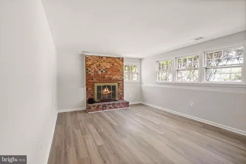 Living - 8803 Hayload Ct, Springfield, VA 22153 photo 8 of 12