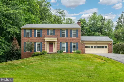 12144 Folkstone Dr, Herndon, VA 20171