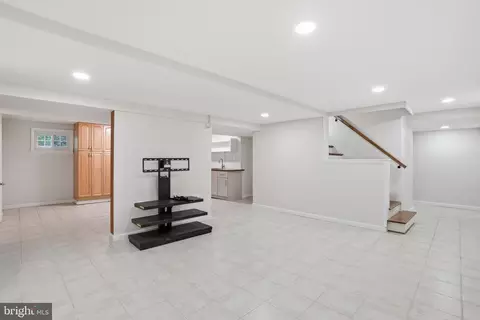 Living - 5304 Pillow Ln, Springfield, VA 22151 photo 7 of 7