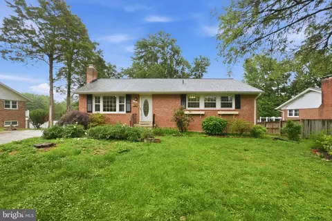 5304 Pillow Ln, Springfield, VA 22151