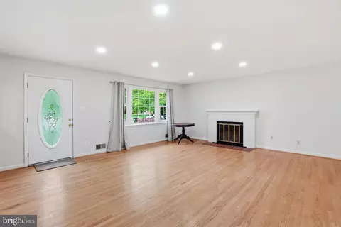 Living - 5304 Pillow Ln, Springfield, VA 22151 photo 3 of 7