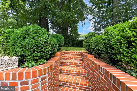 Exterior - 7604 Boulder St, Springfield, VA 22151 photo 7 of 18