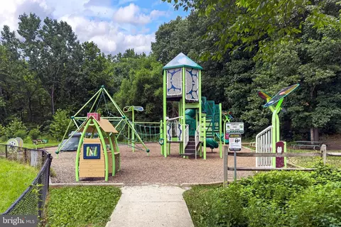 View/Area - 7604 Boulder St, Springfield, VA 22151 photo 3 of 3