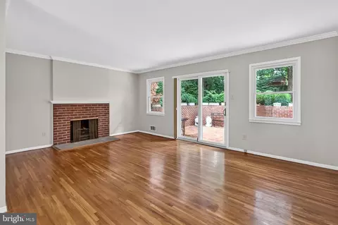 Living - 7604 Boulder St, Springfield, VA 22151 photo 1 of 1