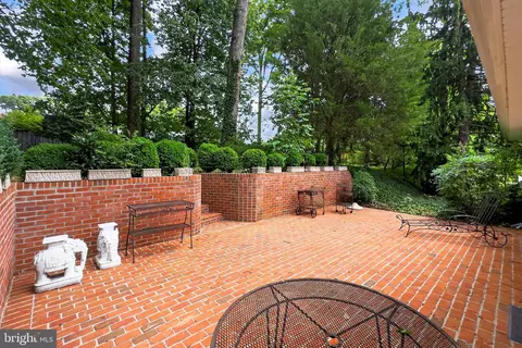 Exterior - 7604 Boulder St, Springfield, VA 22151 photo 6 of 18