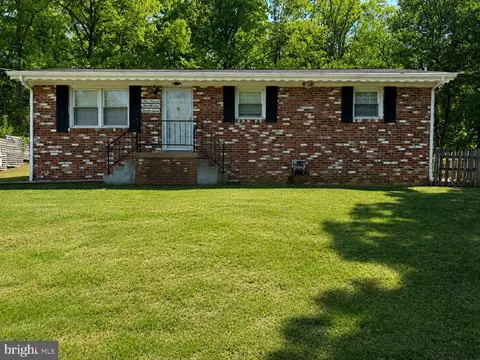 7127 Barry Rd, Alexandria, VA 22315