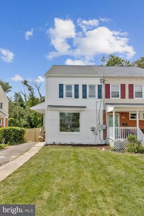 2249 Sweetbriar Dr, Alexandria, VA 22307