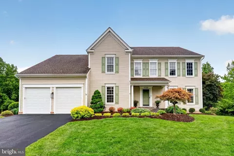 5126 Myrtle Leaf Dr, Fairfax, VA 22030