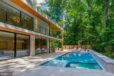 Exterior - 7841 Old Dominion Dr, Mclean, VA 22102 photo 14 of 16