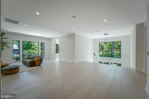 Entry Way - 7841 Old Dominion Dr, Mclean, VA 22102 photo 14 of 20