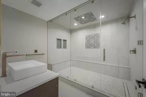 Bath - 7841 Old Dominion Dr, Mclean, VA 22102 photo 3 of 3