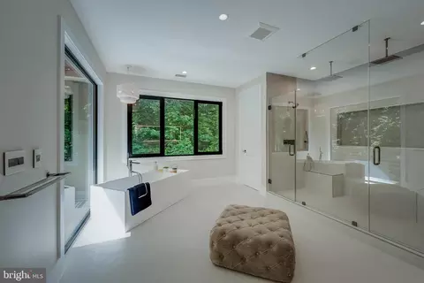 Bath - 7841 Old Dominion Dr, Mclean, VA 22102 photo 1 of 3