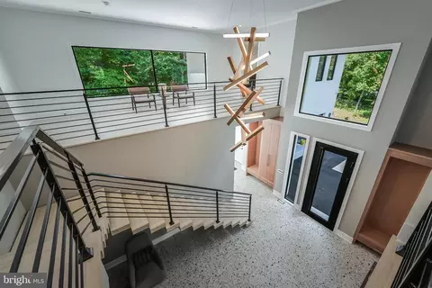 Entry Way - 7841 Old Dominion Dr, Mclean, VA 22102 photo 17 of 20