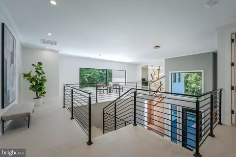 Entry Way - 7841 Old Dominion Dr, Mclean, VA 22102 photo 16 of 20