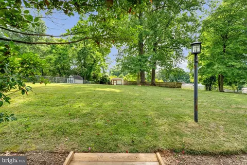 Exterior - 7618 Highland St, Springfield, VA 22150 photo 5 of 23