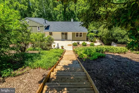 Exterior - 7618 Highland St, Springfield, VA 22150 photo 17 of 23