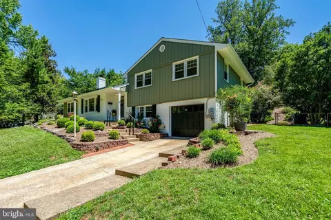 Exterior - 7618 Highland St, Springfield, VA 22150 photo 4 of 23