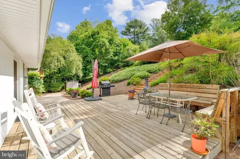 Exterior - 7618 Highland St, Springfield, VA 22150 photo 3 of 23