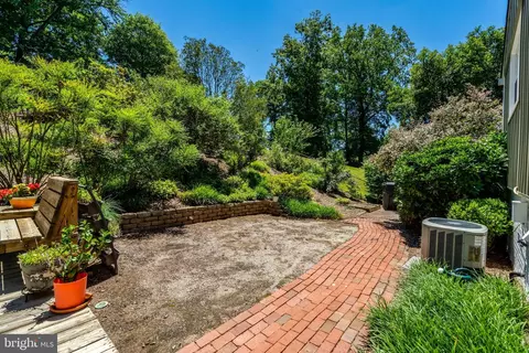 Exterior - 7618 Highland St, Springfield, VA 22150 photo 8 of 23