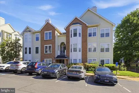 4139 Fountainside Ln #302, Fairfax, VA 22030