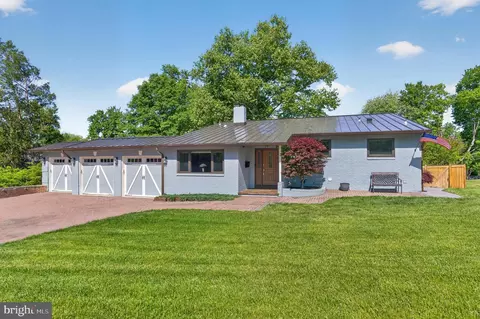 8904 Stratford Ln, Alexandria, VA 22308