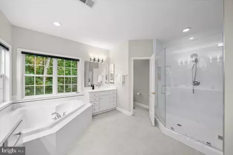 Bath - 7136 Ayers Meadow Ln, Springfield, VA 22150 photo 2 of 4
