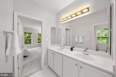 Bath - 7136 Ayers Meadow Ln, Springfield, VA 22150 photo 3 of 4