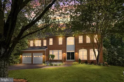 7136 Ayers Meadow Ln, Springfield, VA 22150