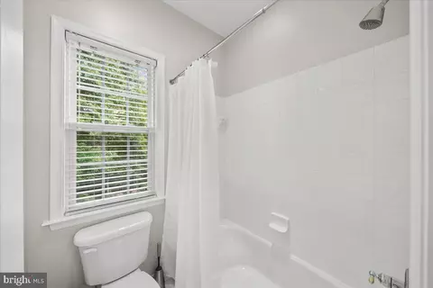 Bath - 7136 Ayers Meadow Ln, Springfield, VA 22150 photo 4 of 4