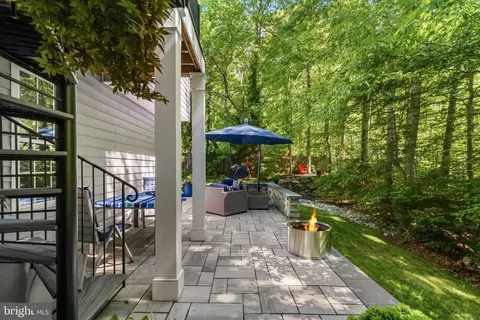 Exterior - 7136 Ayers Meadow Ln, Springfield, VA 22150 photo 4 of 10