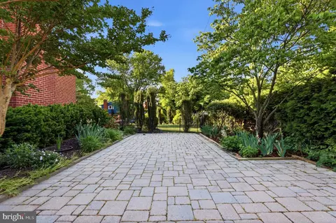Exterior - 6824 Felix St, Mclean, VA 22101 photo 10 of 10