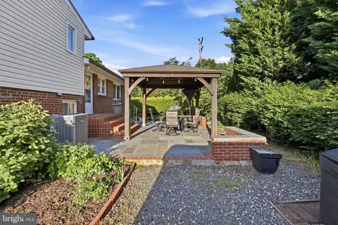 Exterior - 6824 Felix St, Mclean, VA 22101 photo 3 of 10