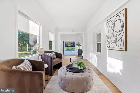 Entry Way - 6824 Felix St, Mclean, VA 22101 photo 10 of 12