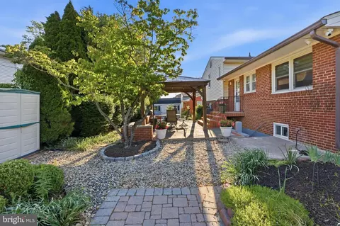 Exterior - 6824 Felix St, Mclean, VA 22101 photo 6 of 10