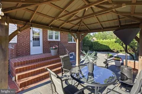 Exterior - 6824 Felix St, Mclean, VA 22101 photo 5 of 10