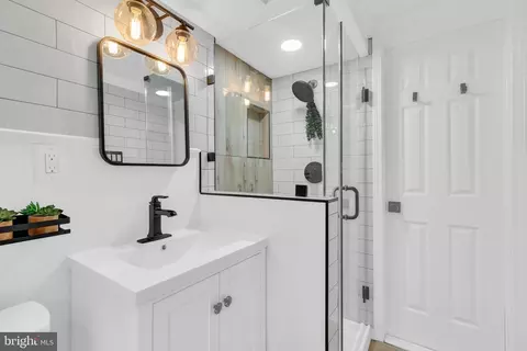 Bath - 7517 Axton St, Springfield, VA 22151 photo 3 of 3
