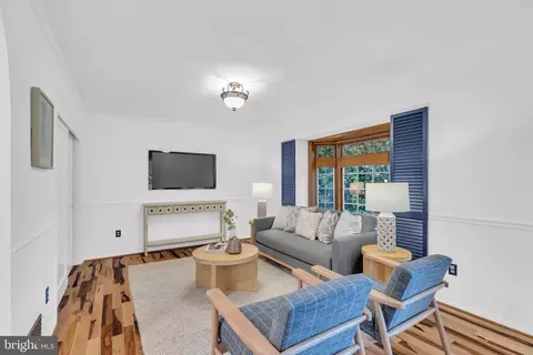 Living - 7517 Axton St, Springfield, VA 22151 photo 2 of 3