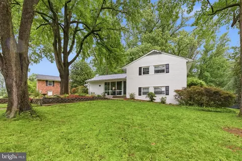 7517 Axton St, Springfield, VA 22151