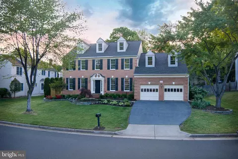 8006 Comerford Dr, Fairfax Station, VA 22039